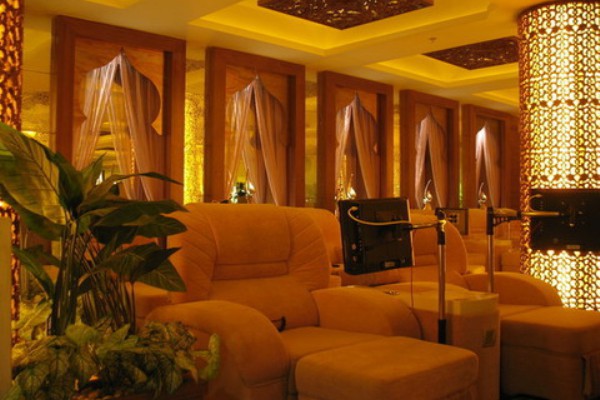 探秘成都夜场：养生美女休闲圣地(成都好玩夜场)